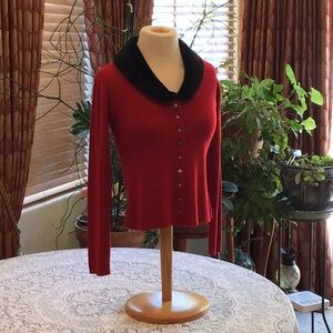 Red long sleeve sweater with faux fur detachable collar.